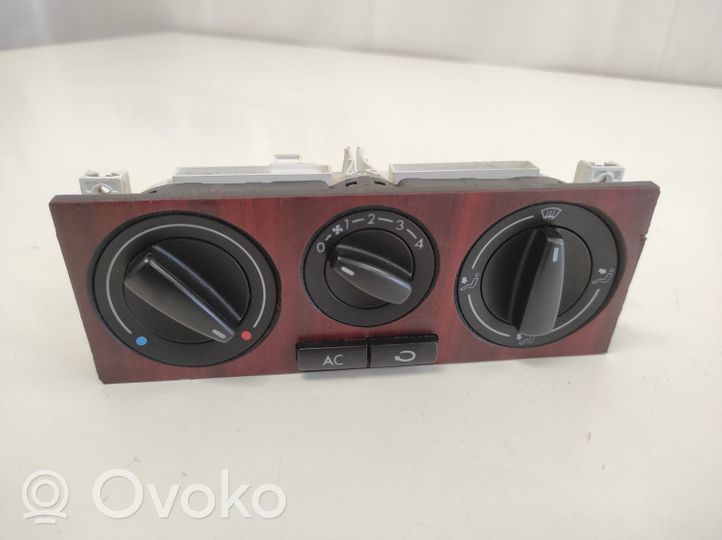 Volkswagen Golf IV Panel klimatyzacji 1J082045F