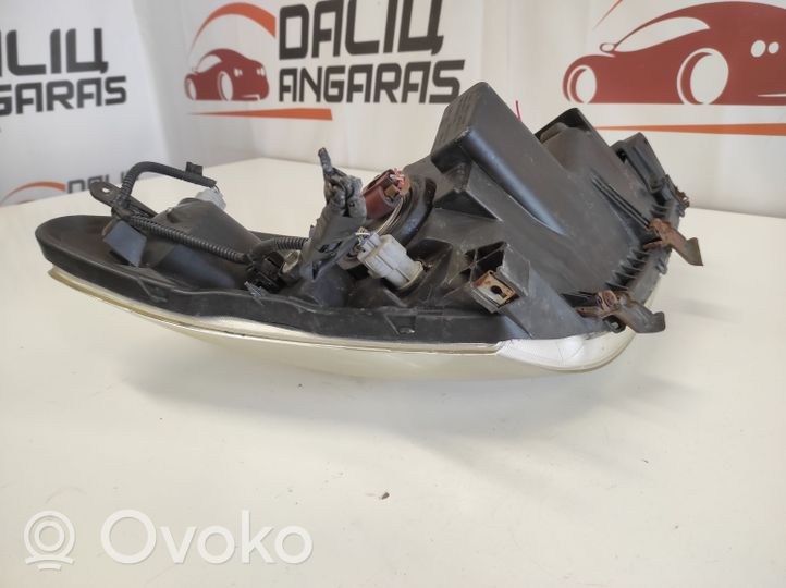 Toyota Corolla Verso AR10 Phare frontale 7357230400