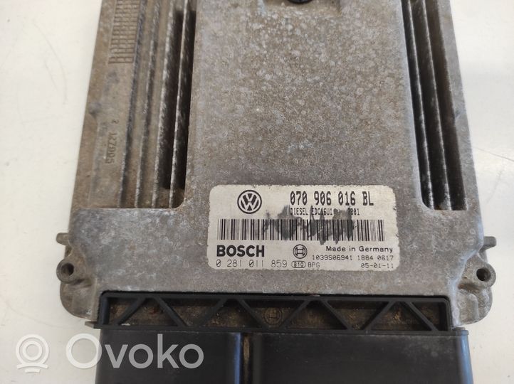 Volkswagen Touareg I Dzinēja vadības bloks 070906016BL