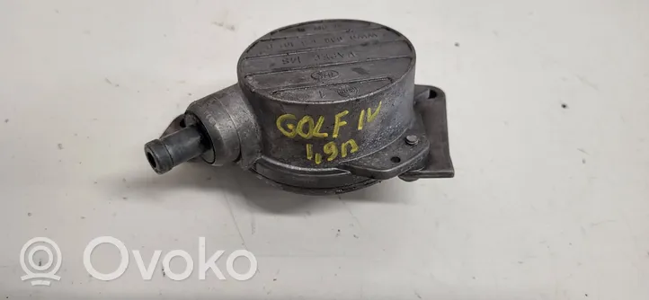 Volkswagen Golf IV Bomba de vacío 038145101B