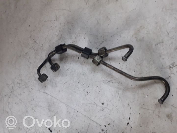 Volkswagen PASSAT B5 Tuyau d'alimentation conduite de carburant 