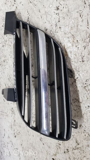 Nissan Almera N16 Grille antibrouillard avant 