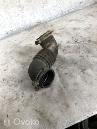 Mazda 323 Część rury dolotu powietrza RF3F13221A