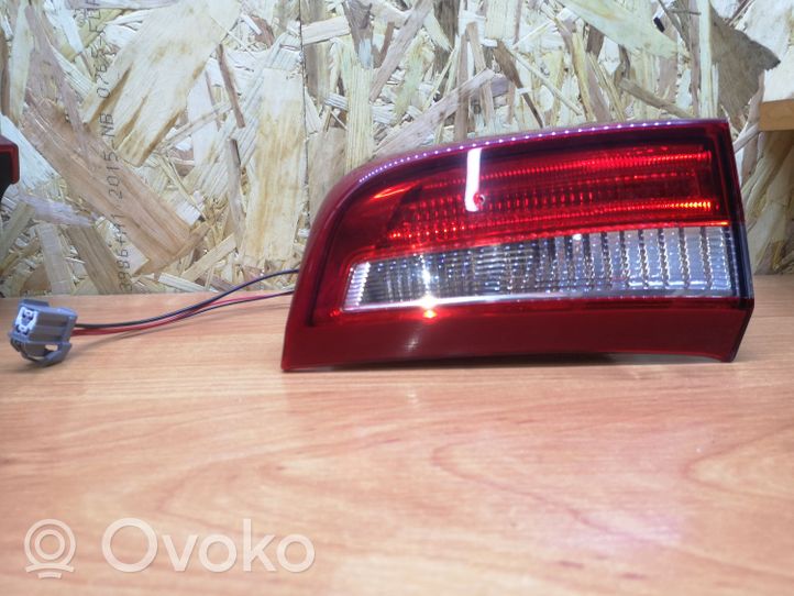 Volvo S60 Lampy tylnej klapy bagażnika 30796272