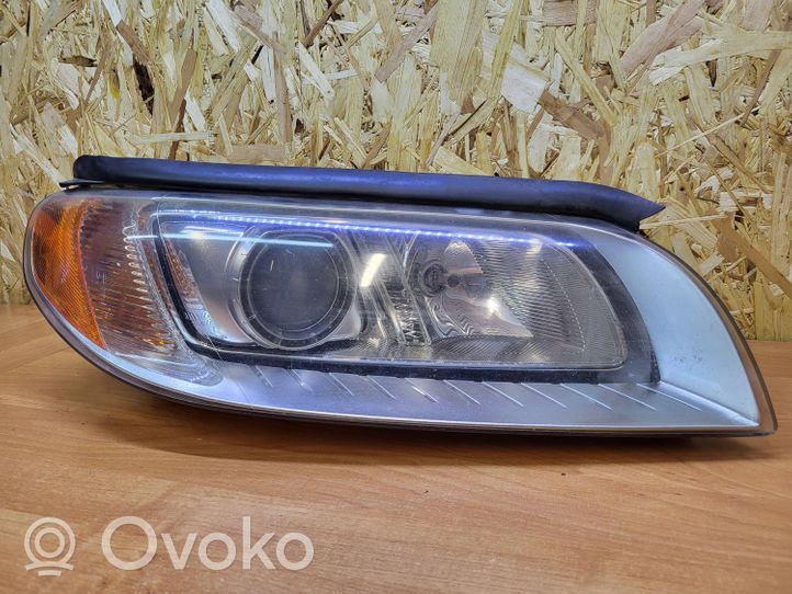 Volvo XC70 Lampa przednia 31214171