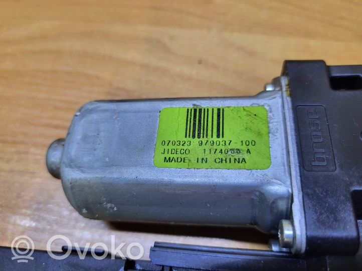 Volvo S40 Moteur de lève-vitre de porte avant 979037-100