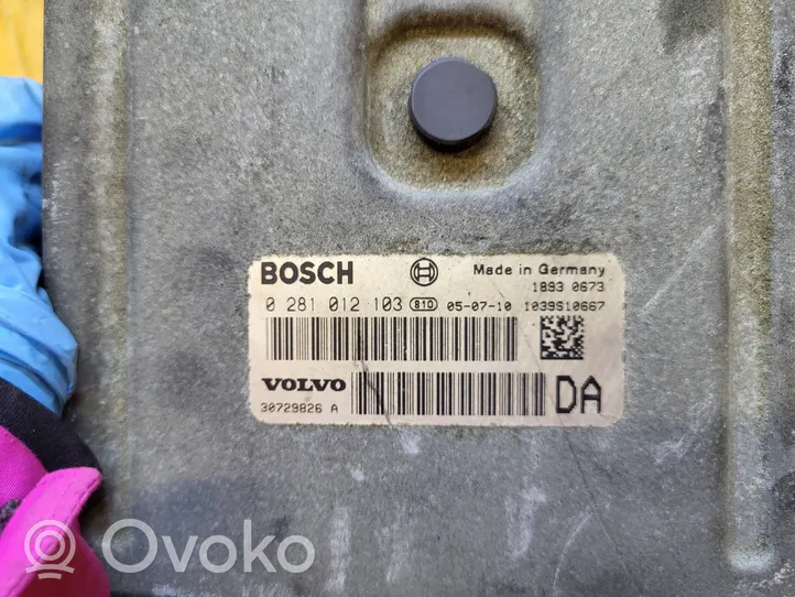 Volvo V70 Variklio valdymo blokas 30729826A