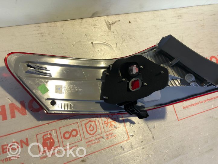 Toyota Camry Lampa tylna 815518Y005