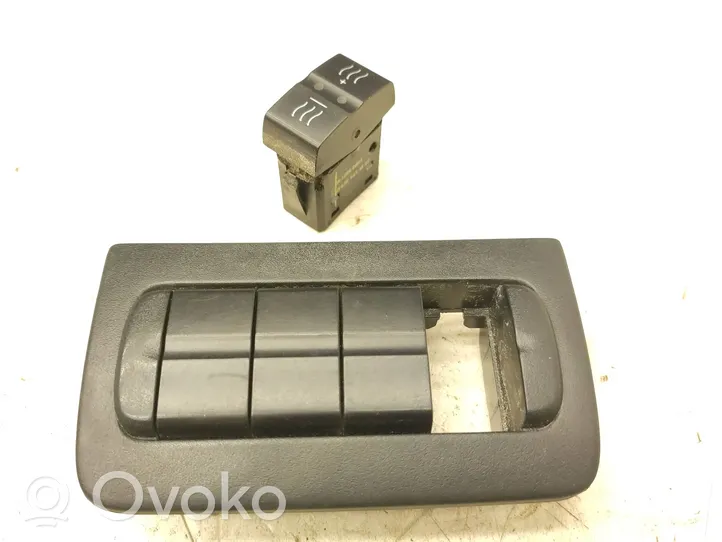 Mercedes-Benz Vito Viano W639 Windscreen/window heater switch 6395451907