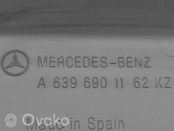 Mercedes-Benz Vito Viano W639 Listwa wykończeniowa drzwi przesuwanych A6396901162