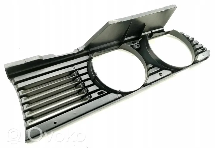 BMW 3 E30 Maskownica / Grill / Atrapa górna chłodnicy 1211044