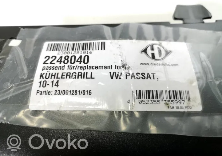 Volkswagen PASSAT B7 Grille calandre supérieure de pare-chocs avant 2248040