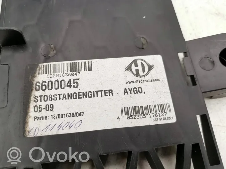 Toyota Aygo AB10 Kratka dolna zderzaka przedniego 6600045