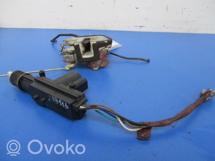 Hyundai Accent Front door lock 