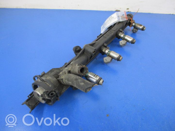 Volkswagen Golf III Listwa wtryskowa 032133319