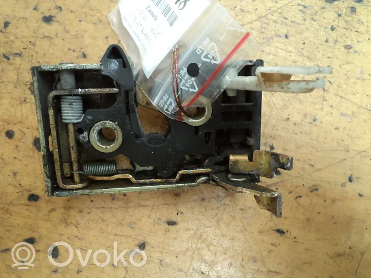 Volkswagen Polo II 86C 2F Front door lock 