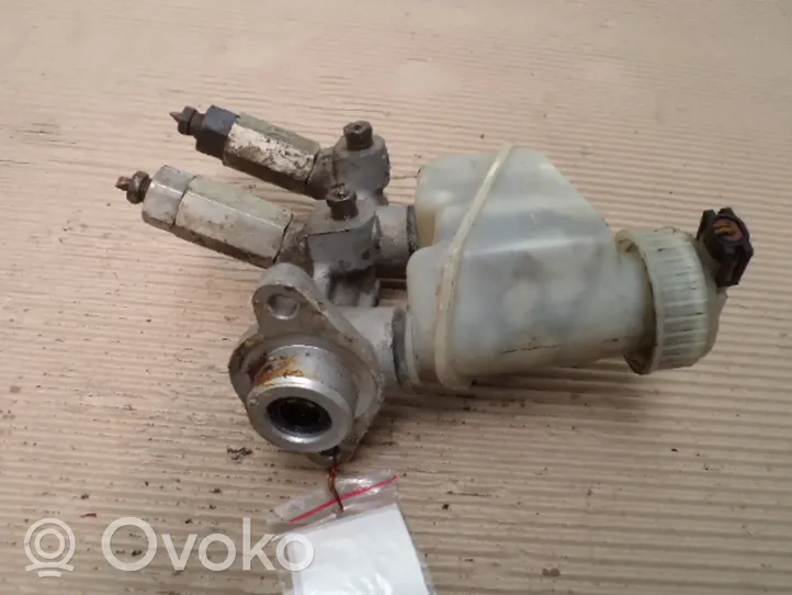 Opel Kadett E Główny cylinder hamulca 