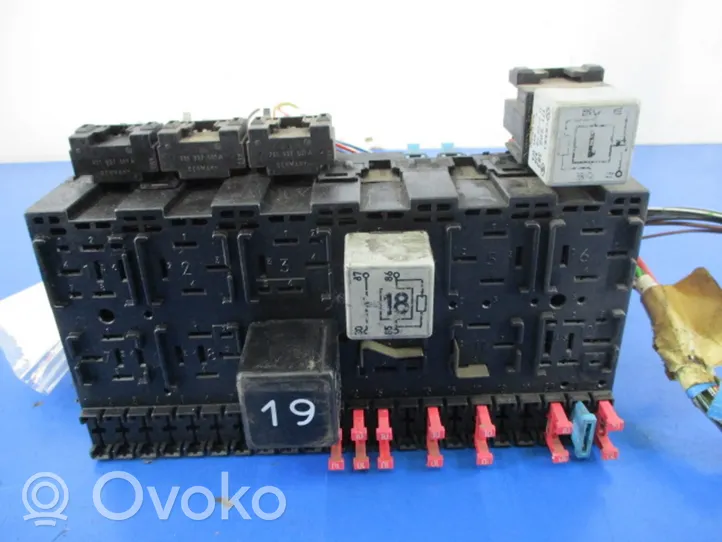 Volkswagen Vento Fuse box set 357937039