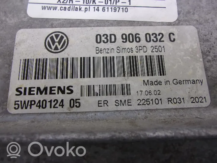 Volkswagen Polo Unité de commande, module ECU de moteur 03D906032C