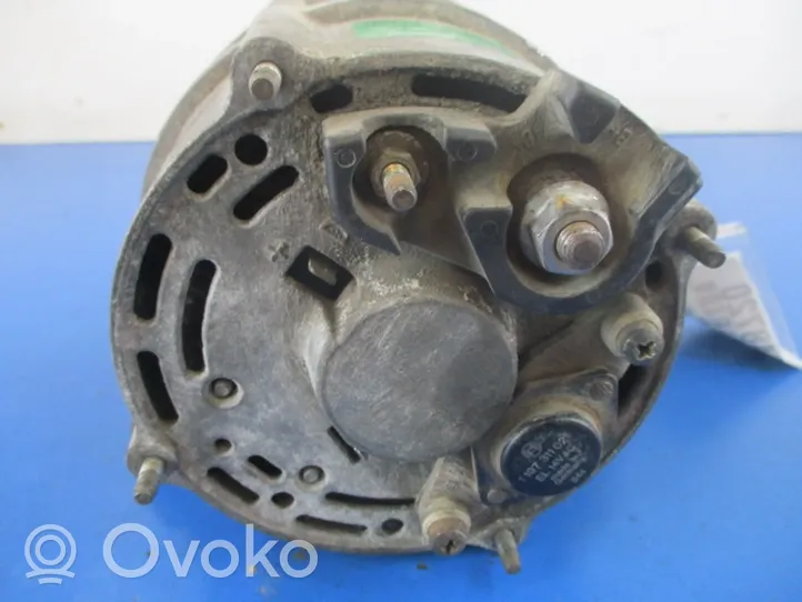 Volkswagen PASSAT B2 Alternator 075903193