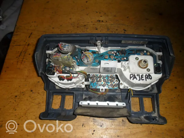 Mitsubishi Pajero Tachimetro (quadro strumenti) 