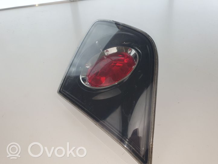 Mazda 3 I Lampy tylnej klapy bagażnika 