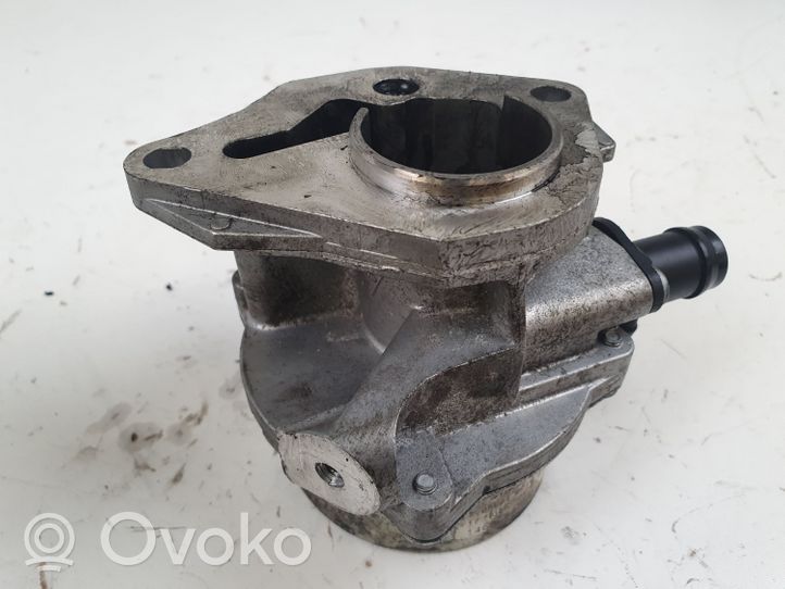 Mercedes-Benz A W176 Alipainepumppu 705641000