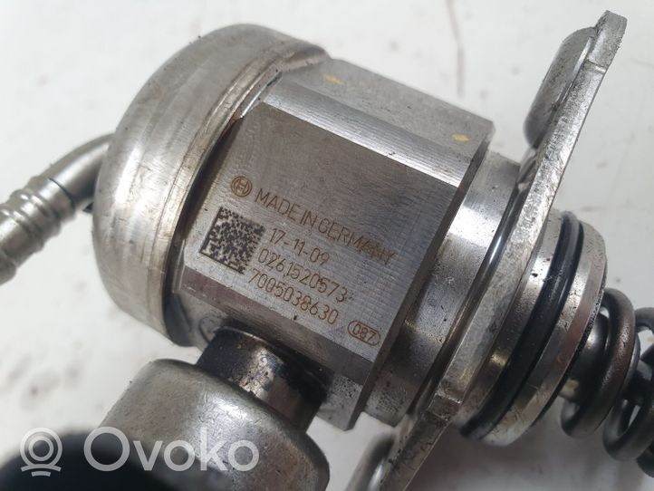 Volkswagen Golf VII Pompe d'injection de carburant à haute pression 04E127025D