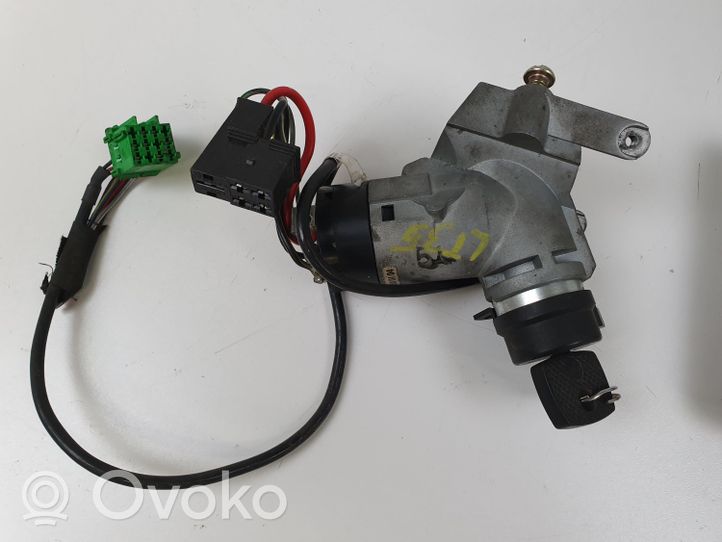 Volkswagen II LT Engine ECU kit and lock set 0281010639