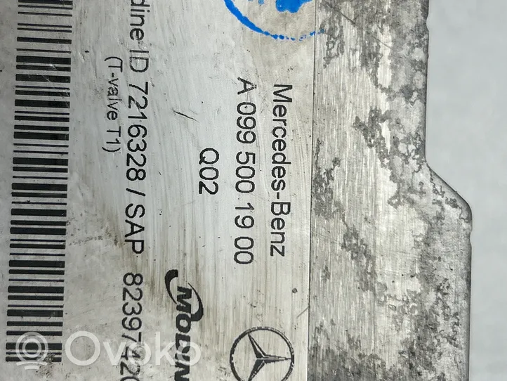 Mercedes-Benz E W213 Moottoriöljyn jäähdytinlaite A0995001900