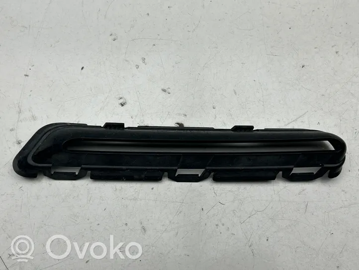 BMW X5 F15 Takapuskurin kulmaosan verhoilu 8056586