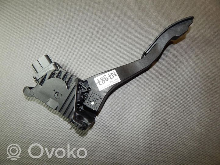 Volkswagen Touran III Accelerator throttle pedal 5Q1723503J