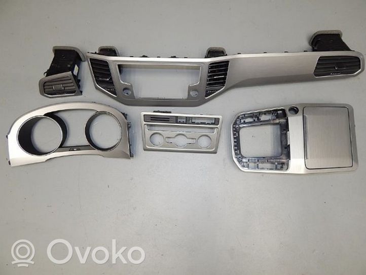 Volkswagen Golf Sportsvan Panel trim 