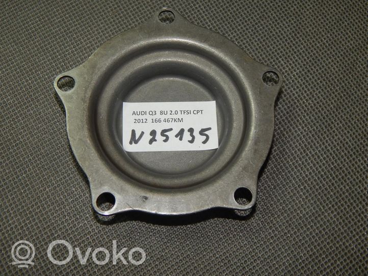 Audi Q3 8U Kita variklio detalė 04E109153