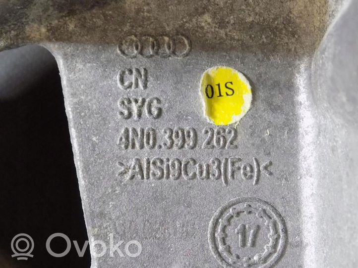 Audi A8 S8 D5 Łapa / Mocowanie skrzyni biegów 4G8867506