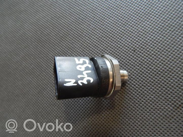 Skoda Rapid (NH) Capteur de pression de carburant 06J906051F