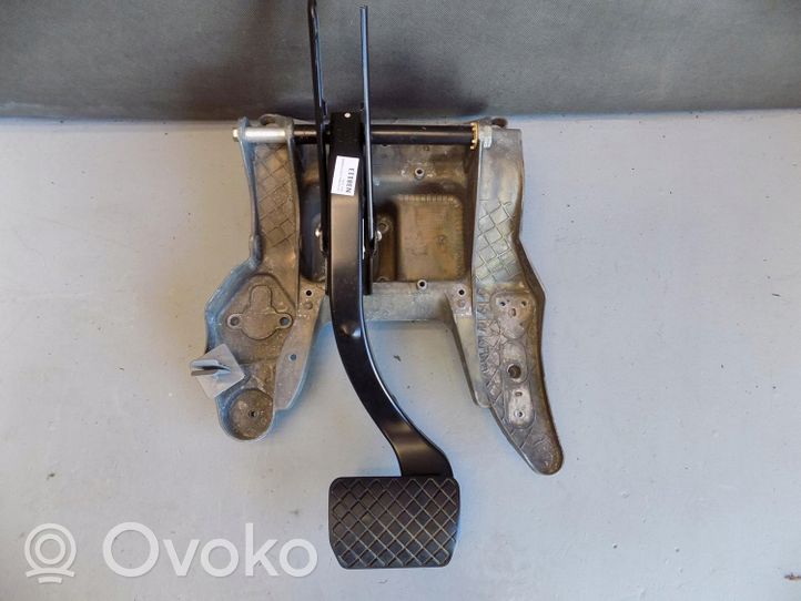 Volkswagen Touareg I Brake pedal 7L0723117