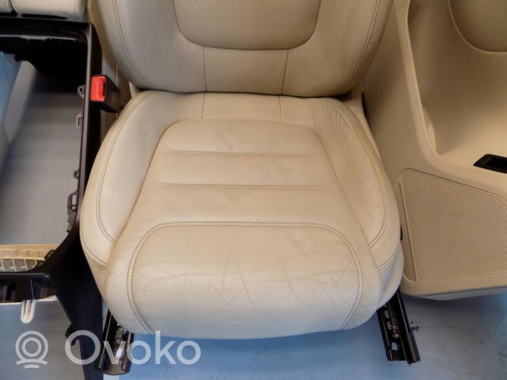 Volkswagen Touareg II Set interni 