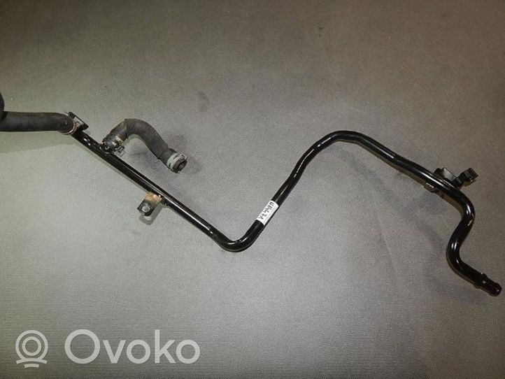 Audi RS5 Tubo flessibile del liquido di raffreddamento del motore 8K0121096