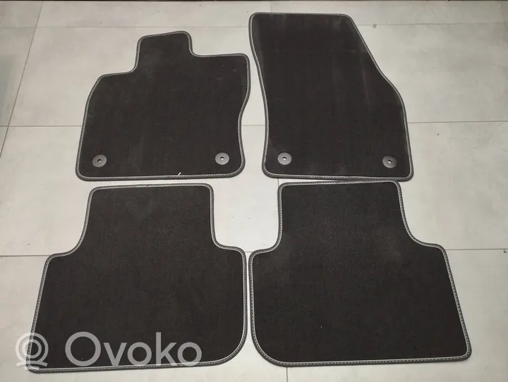 Volkswagen Tiguan Kit tapis de sol auto 5NB863011J