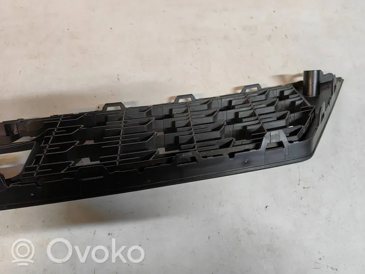 Seat Leon (5F) Etupuskurin alempi jäähdytinsäleikkö 5F0853667H