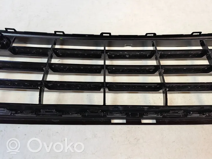 Volkswagen Golf VIII Grille inférieure de pare-chocs avant 5H0853677H