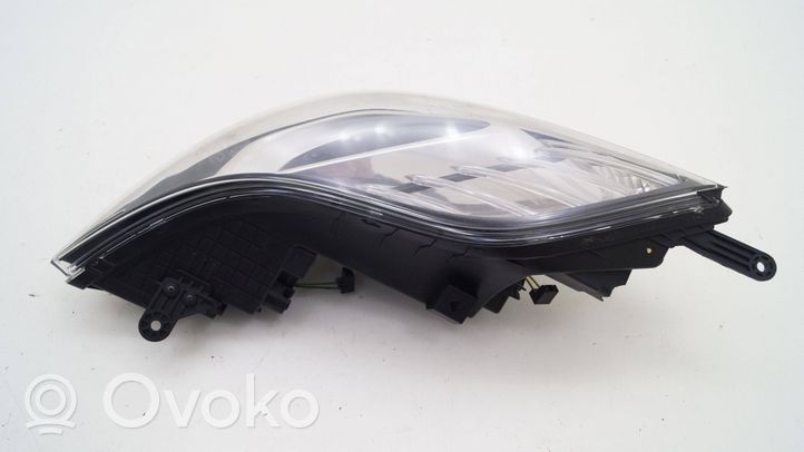 Hyundai ix20 Lampa przednia 92102-1K