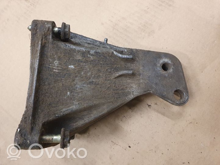 Volkswagen Golf III Engine mount bracket 357199354J