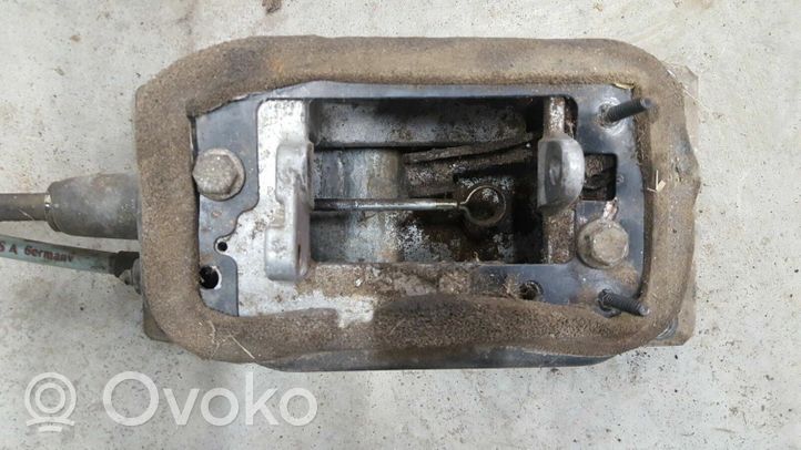 Volkswagen Golf III Cavo di collegamento leva del cambio 535711266A