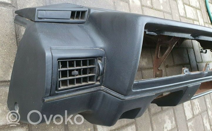 Volkswagen Golf II Deska rozdzielcza 191