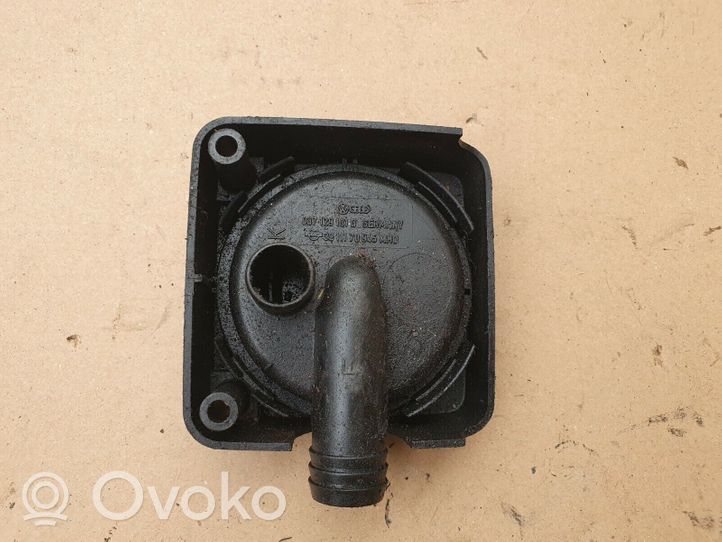 Volkswagen Golf II Odpowietrznik / Separator oleju 037129101D