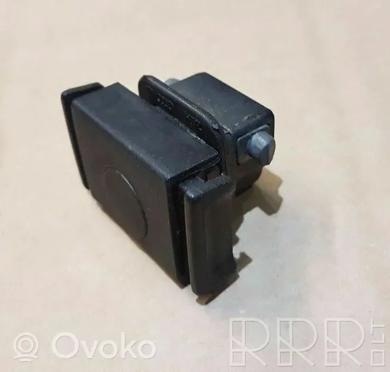 Volkswagen Jetta I Glove box lock 171857131A