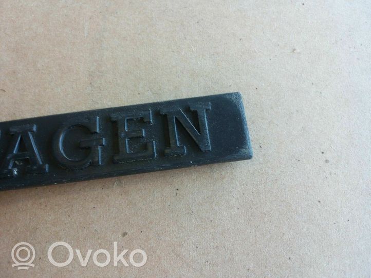 Volkswagen Golf I Logo, emblème de fabricant 171853685A