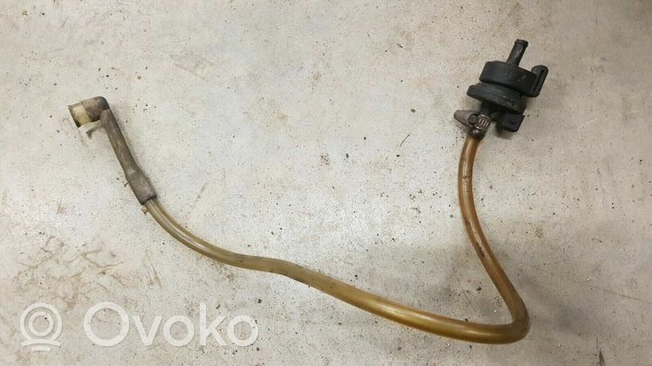 Volkswagen PASSAT B3 Vakuumo vožtuvas 053133517